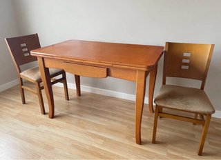 Mesa de comedor extensible y 2 sillas
