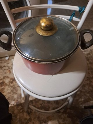 Olla Roja con Tapa de Cristal