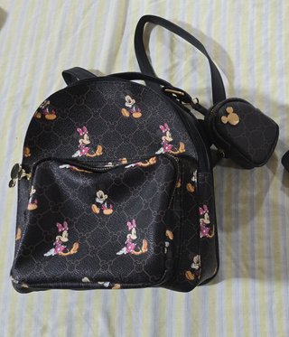 Mochila Negra con Estampado de Minnie