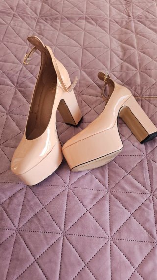 Zapatos de tacón con plataforma beige