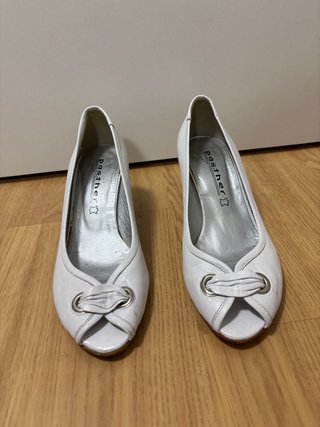 Zapatos de piel blancos Pasther