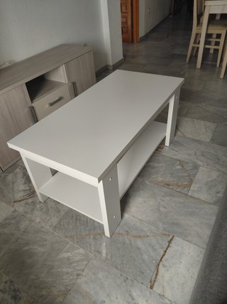 Mesa baja blanca
