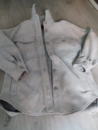 Chaqueta Stradivarius Gris