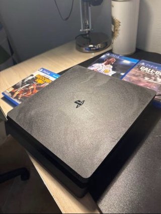 PS4 Slim (PlayStation 4) + 3 juegos