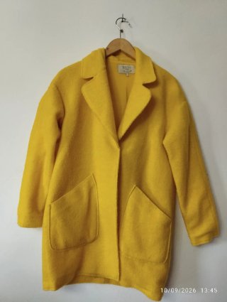 Abrigo Amarillo Zara