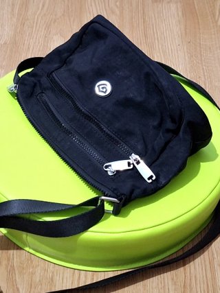 Bolso Bandolera Negro de Nylon