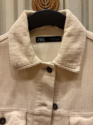 Cazadora de pana Zara beige