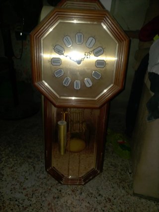 Reloj de Pared con Péndulo