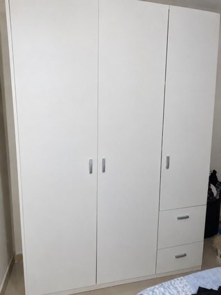 Armario Blanco de Tres Puertas