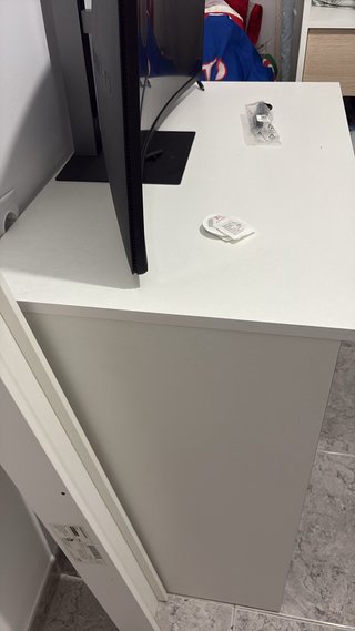 Mesa de escritorio blanca