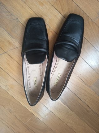 Zapatos bajos negros Corina polipiel