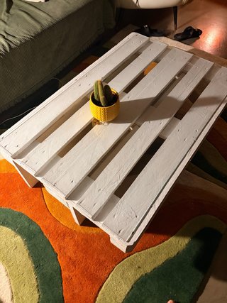 Mesa de centro de madera blanca