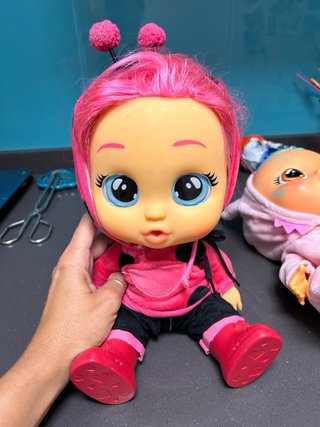 Muñeco Bebé Llorón con capucha
