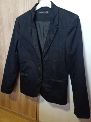 Chaqueta negra forrada con bolsillos