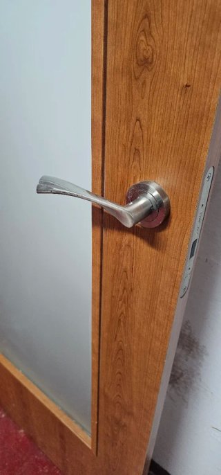 Puerta de paso con cristal y manilla
