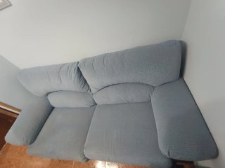 Sofá de tela azul