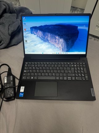 Portátil Lenovo V15 G4