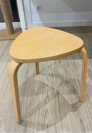 Taburete IKEA KYRRE de madera