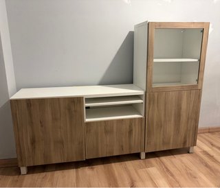 Mueble de TV con vitrina. Ikea.