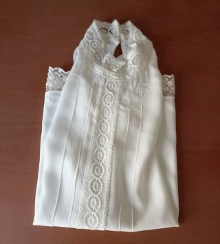 Blusa Blanca con Detalles de Encaje