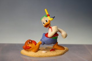Pato Donald en la playa. Disney.