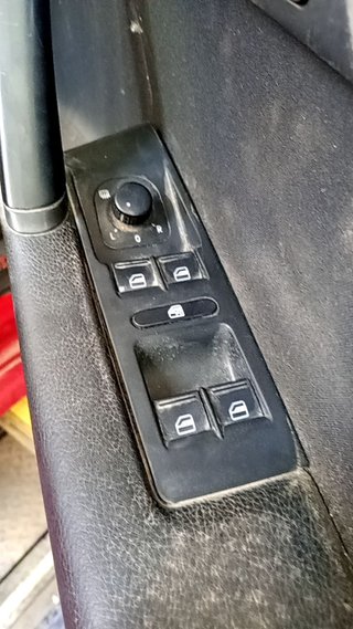 MANDO ELEVALUNAS DELANTERO DERECHO Volkswagen Passat Variant (365) (2010->2013)