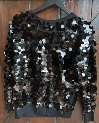 Top negro con lentejuelas