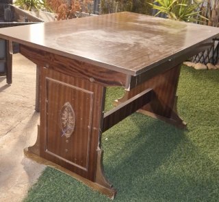 Mesa de Madera Clásica
