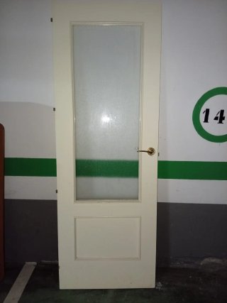 Puerta de interior blanca con cristal