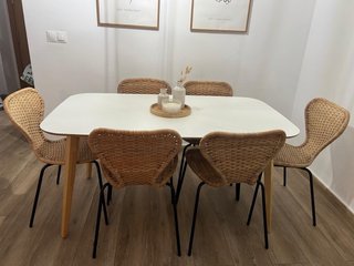 Conjunto de mesa y 6 sillas de comedor