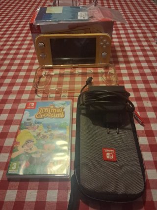 Nintendo Switch Lite Gialla + Accessori