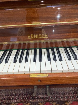 Piano de pared Rönisch