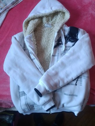 Chaqueta con capucha y forro interior