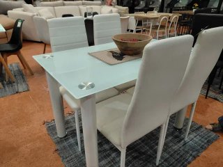 Mesa de Cristal Templado y 4 Sillas de Comedor