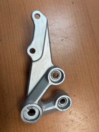 Soporte Estribera Derecho Suzuki GSXR 600 06-07