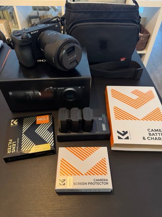 Sony A6700 + Objetivo E 18-135mm con 198 disparos