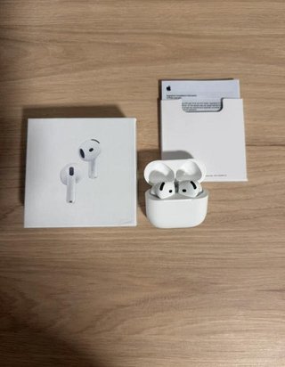 Apple AirPods 4 ANC