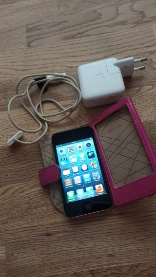 iPod Touch 4ª Generación 8GB con Accesorios