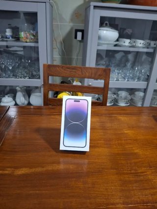Caja iPhone 14 Pro Max morado