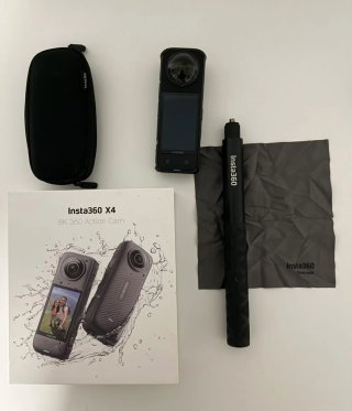 Insta360 X4 con accesorios