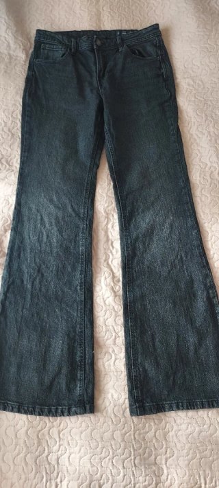 Pantalón tejano acampanado