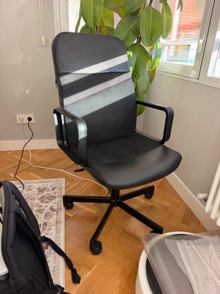 Silla de oficina negra
