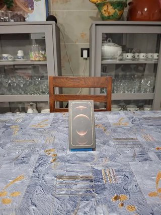 Caja iPhone 12 Pro Dorado