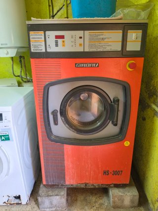 Lavadora Girbau HS-3007 y Secadora New Pol