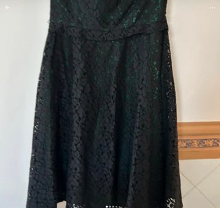 Vestido Negro con Encaje y Forro Verde