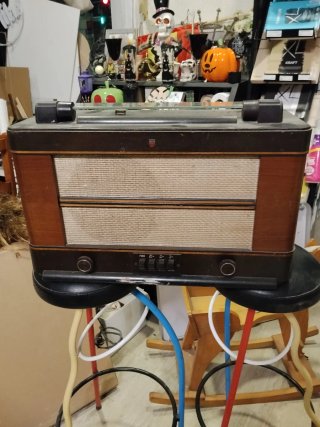 Radio antigua de madera