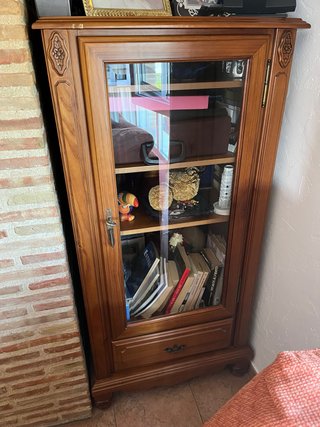 Mueble Rinconero de Madera con Vitrina