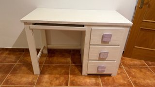 Escritorio de madera blanco