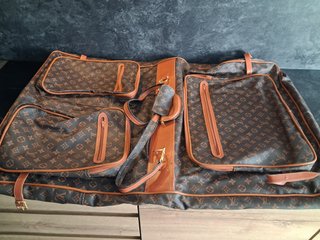 Portatrajes Louis Vuitton Monogram