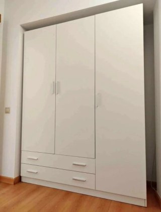Armario de tres puertas blanco